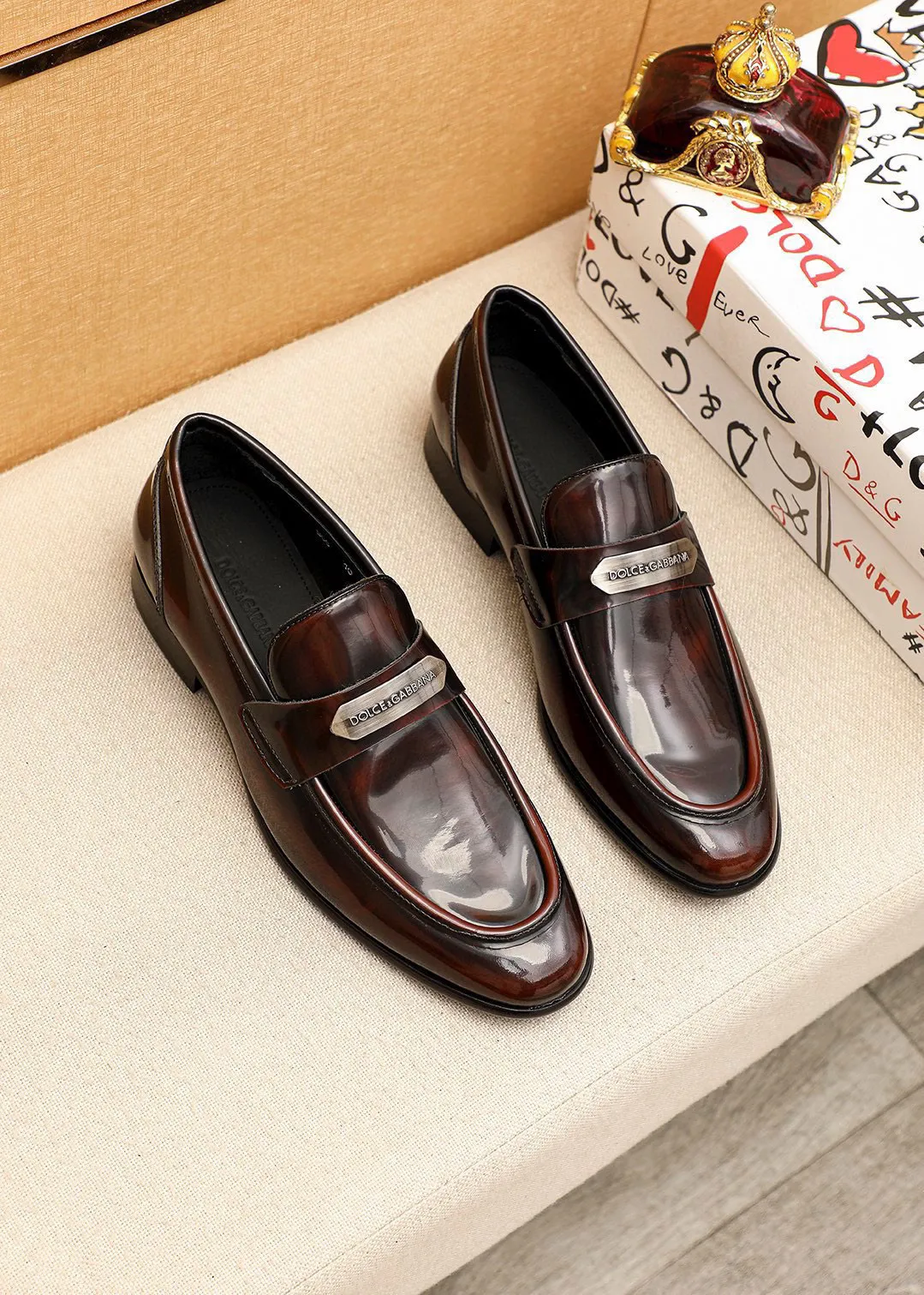Men's clothing and shoes 💰460 💐DG top quality🔍🔍Men's new leather shoes🚹Sold simultaneously at counters⚠The uppers are imported open-edge beaded cowhide leather uppers from Italy, fully imported cowhide leather lining + classic hardware buckles, completely 1⃣️to 1⃣️reproduction🇮🇹💪💪, ⚠ Sole: The original sole is specially provided by the original factory. The exclusive movable molded sole is super comfortable. ⚠The original factory follows the order, 🔍🔍high quality, you can enter and exit the counter at will, welcome to compare⚠Size: 38-44 (45.46🉑️Customized)